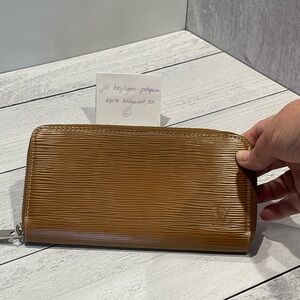 Louis Vuitton Zippy Long Wallet in Epi Leather